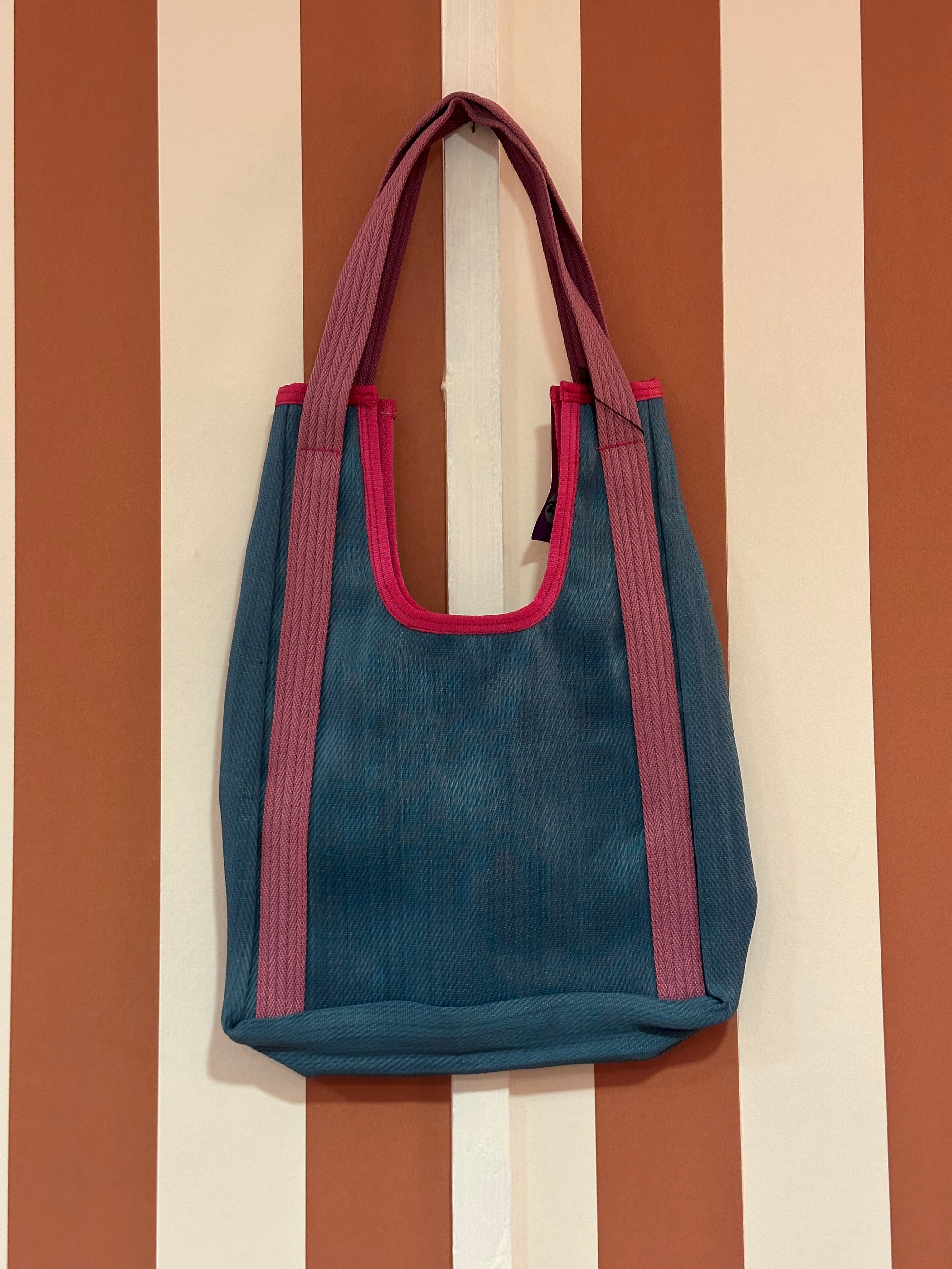 Sac à rayures porté épaule pièce unique