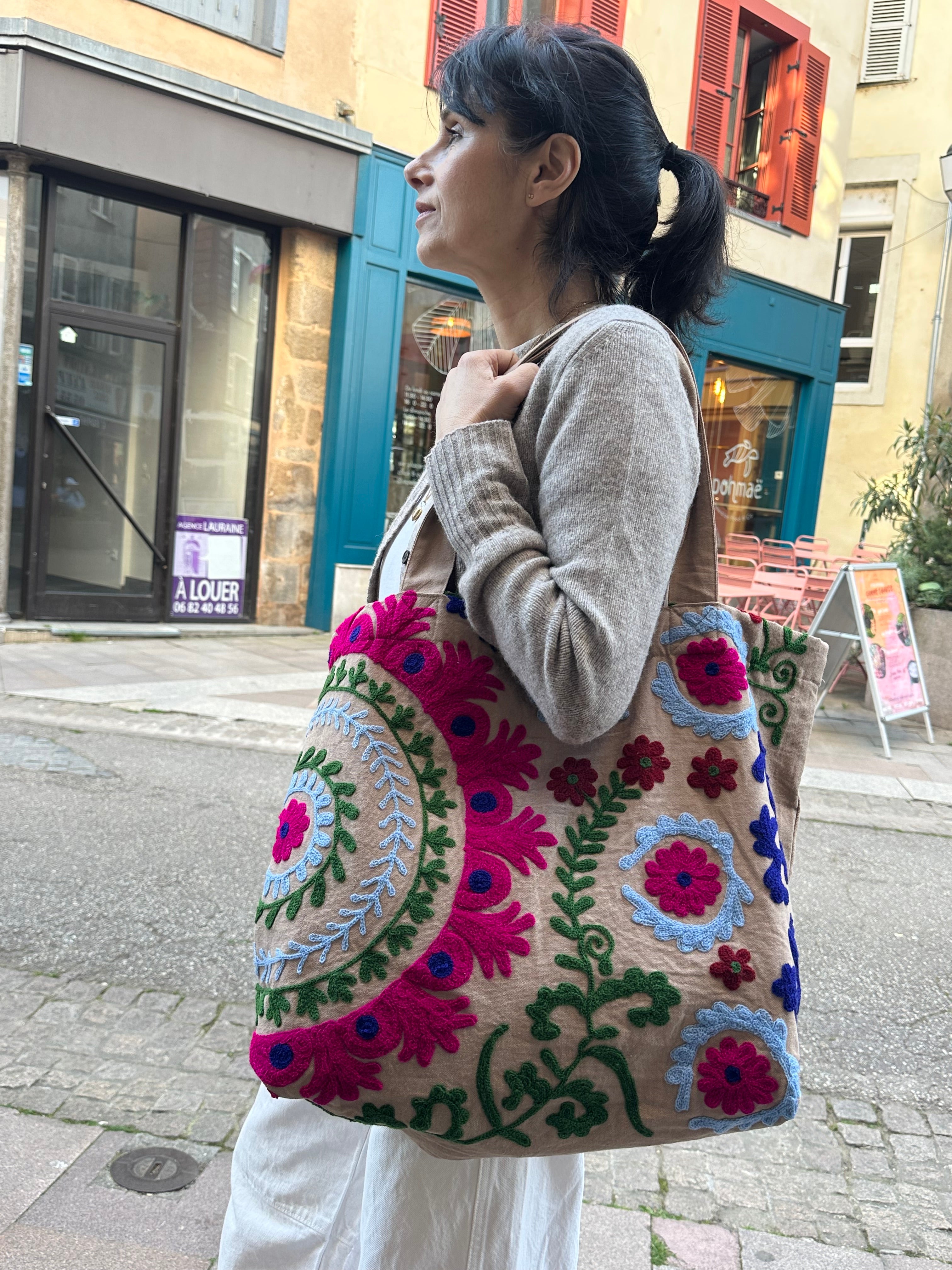 Sac brodé main