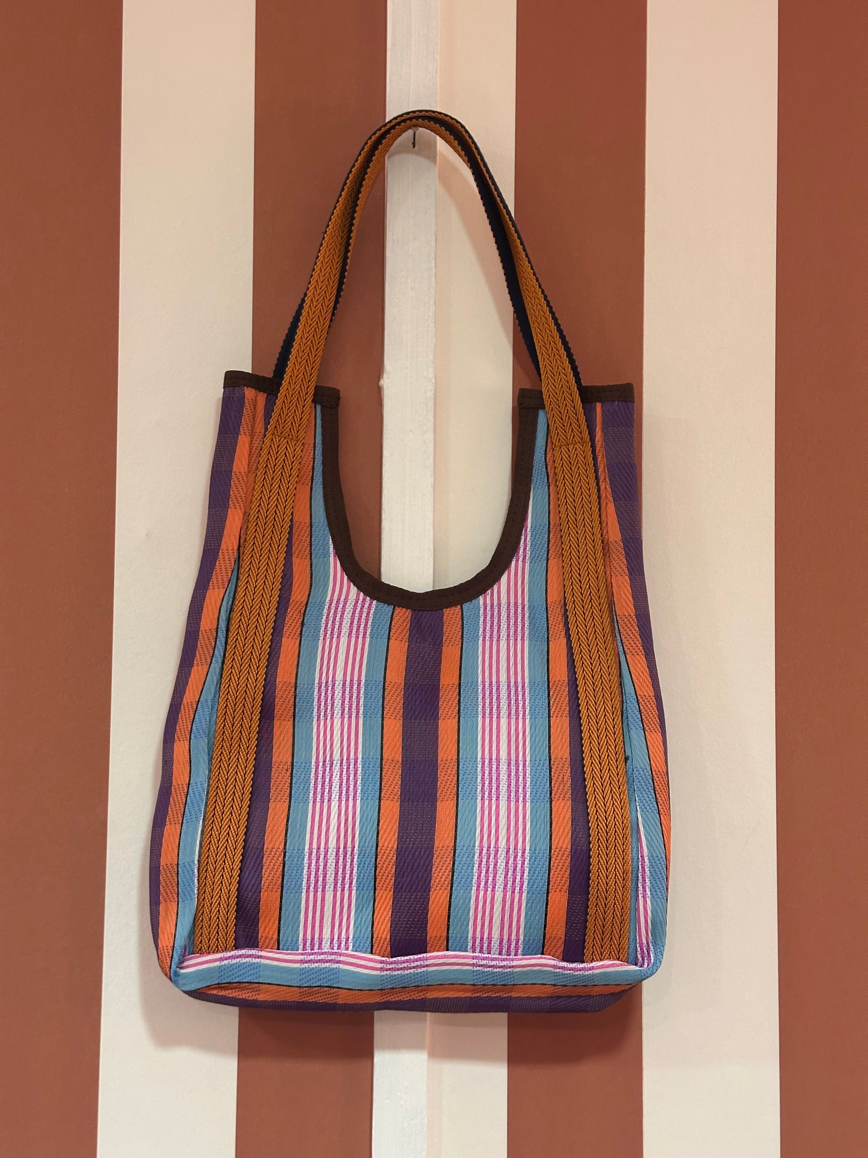 Sac à rayures porté épaule pièce unique