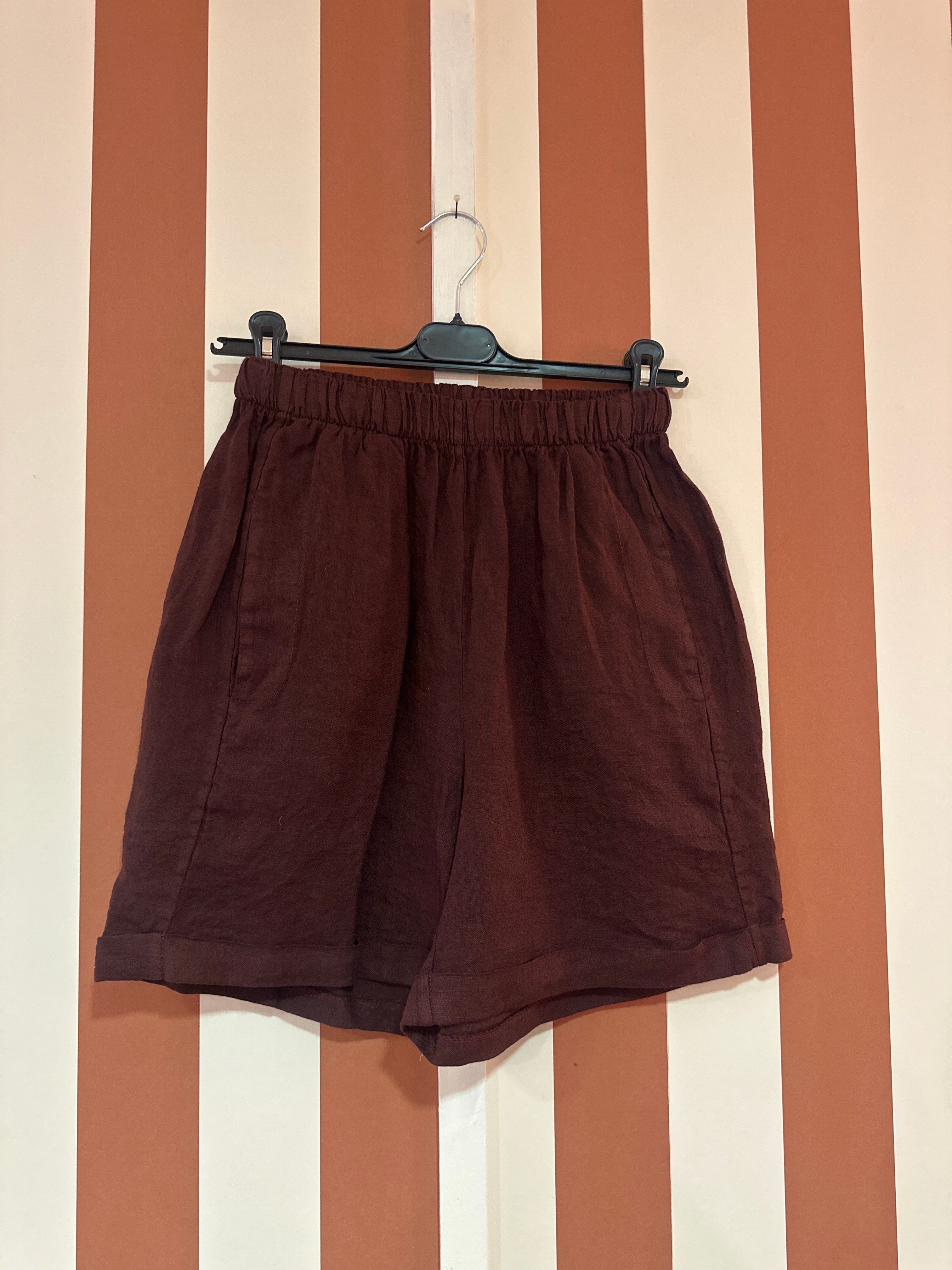 Bermudas Chiara en toile de lin Bordeaux