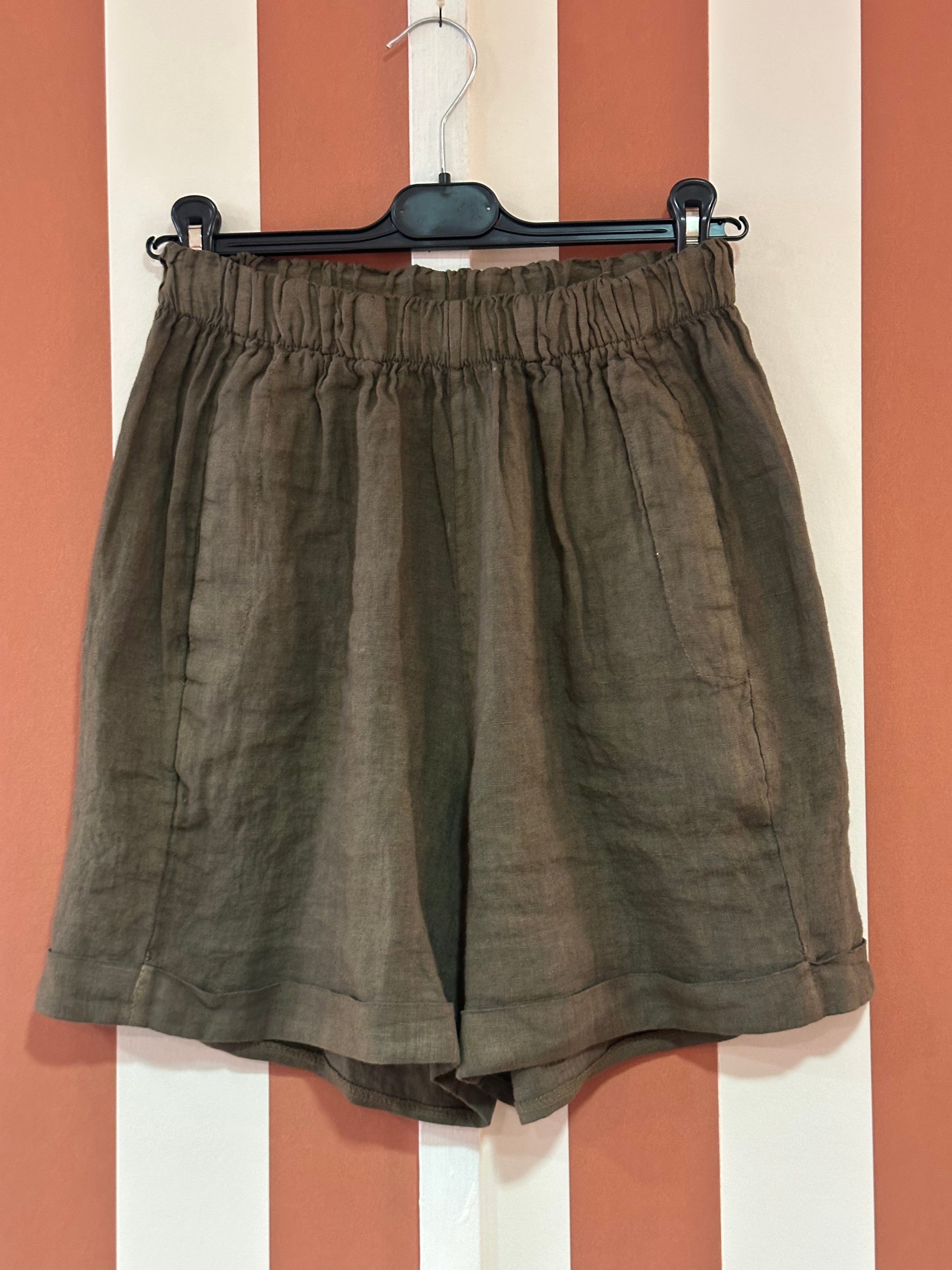 Bermudas Chiara en toile de lin kakie foncé