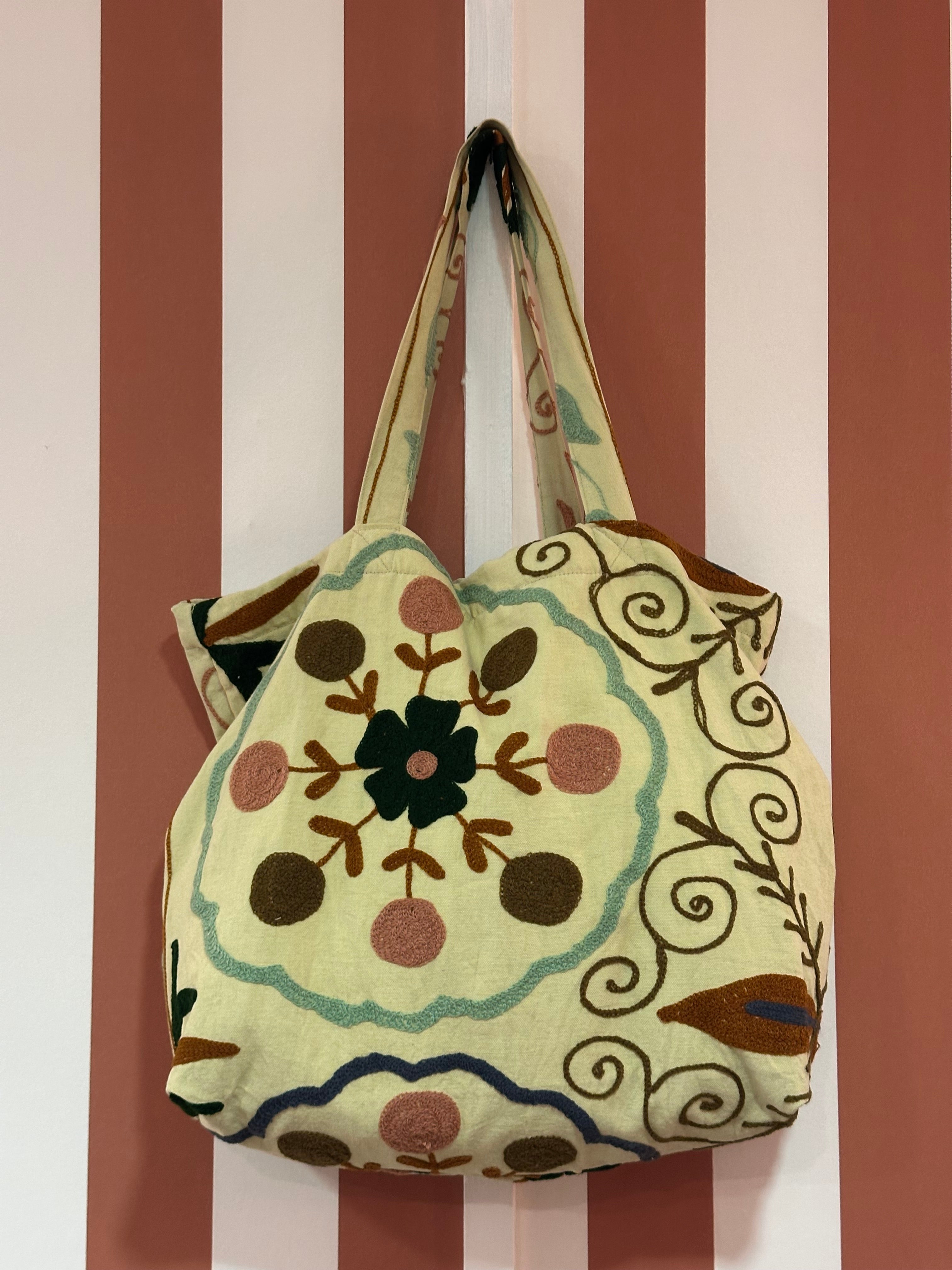 Sac brodé main
