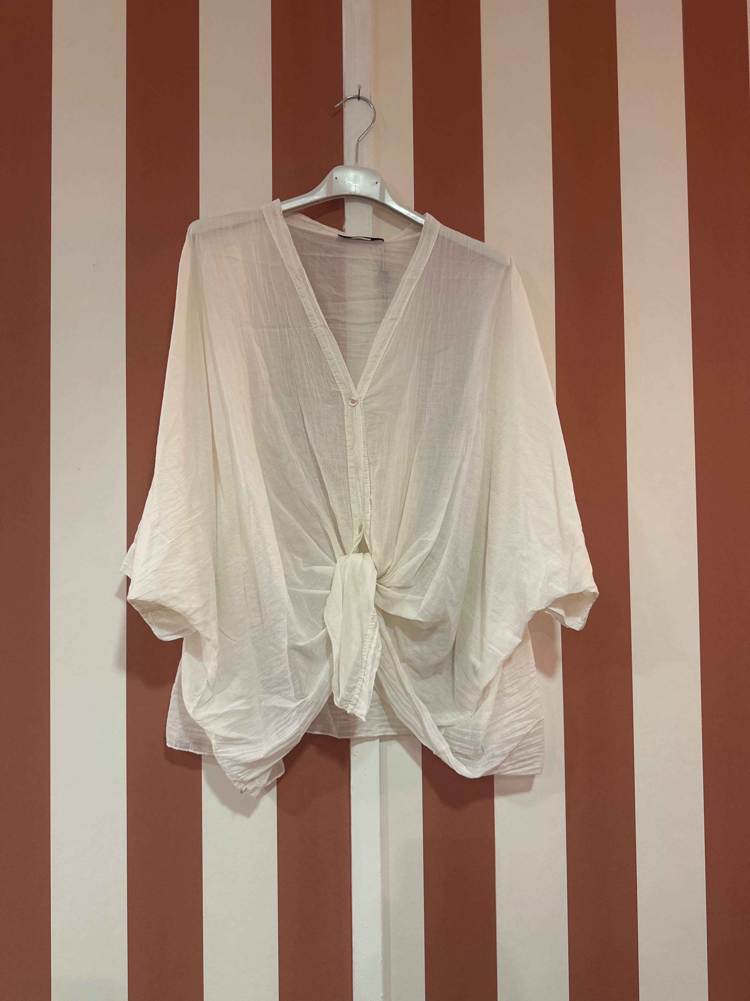 Chemise lize crop nouée en voile de coton écru