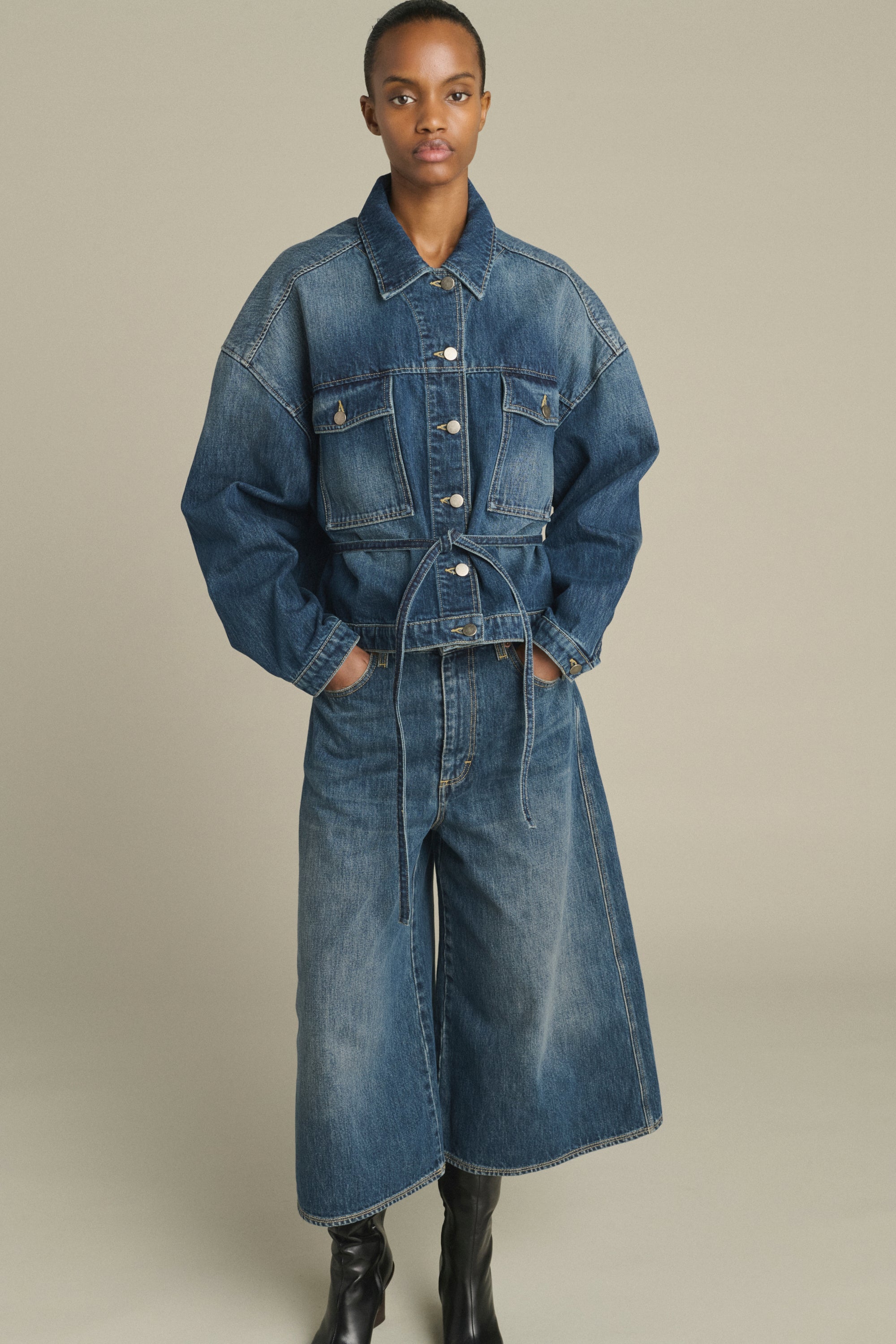 Blouson en denim ceinturé LYS Sœur