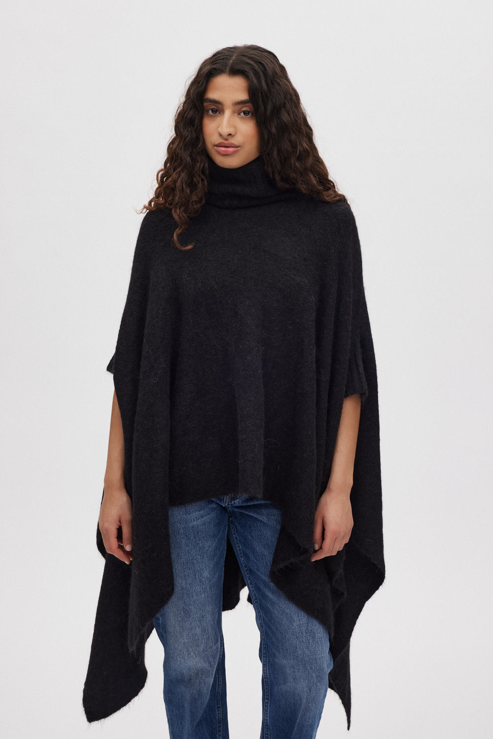 Poncho-cape en alpaga super doux noir