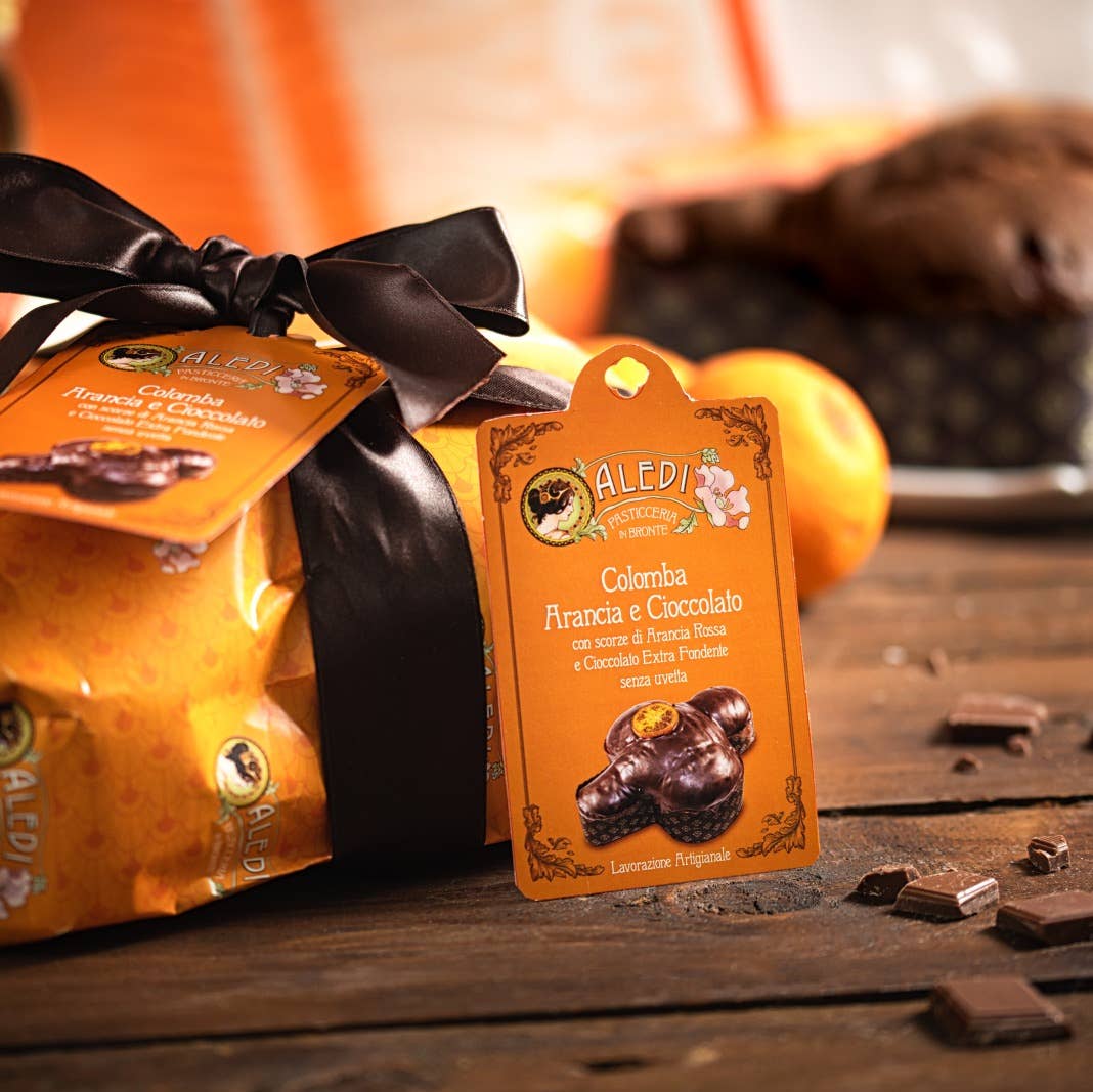 Dessert traditionnel italien : Colombe de Pâques à l’orange sanguine et chocolat noir