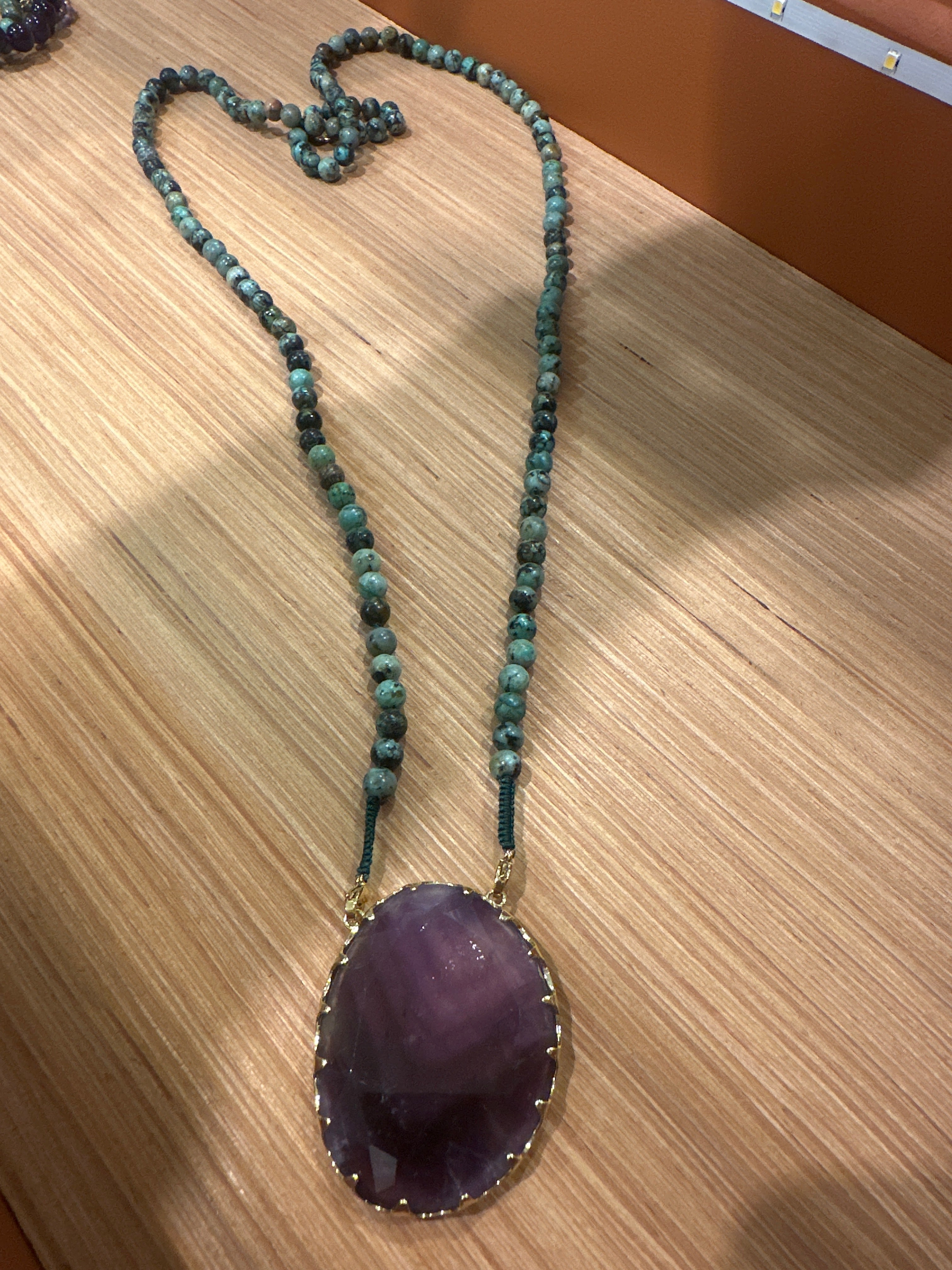 Collier sautoir Siam turquoise africaine et améthyste