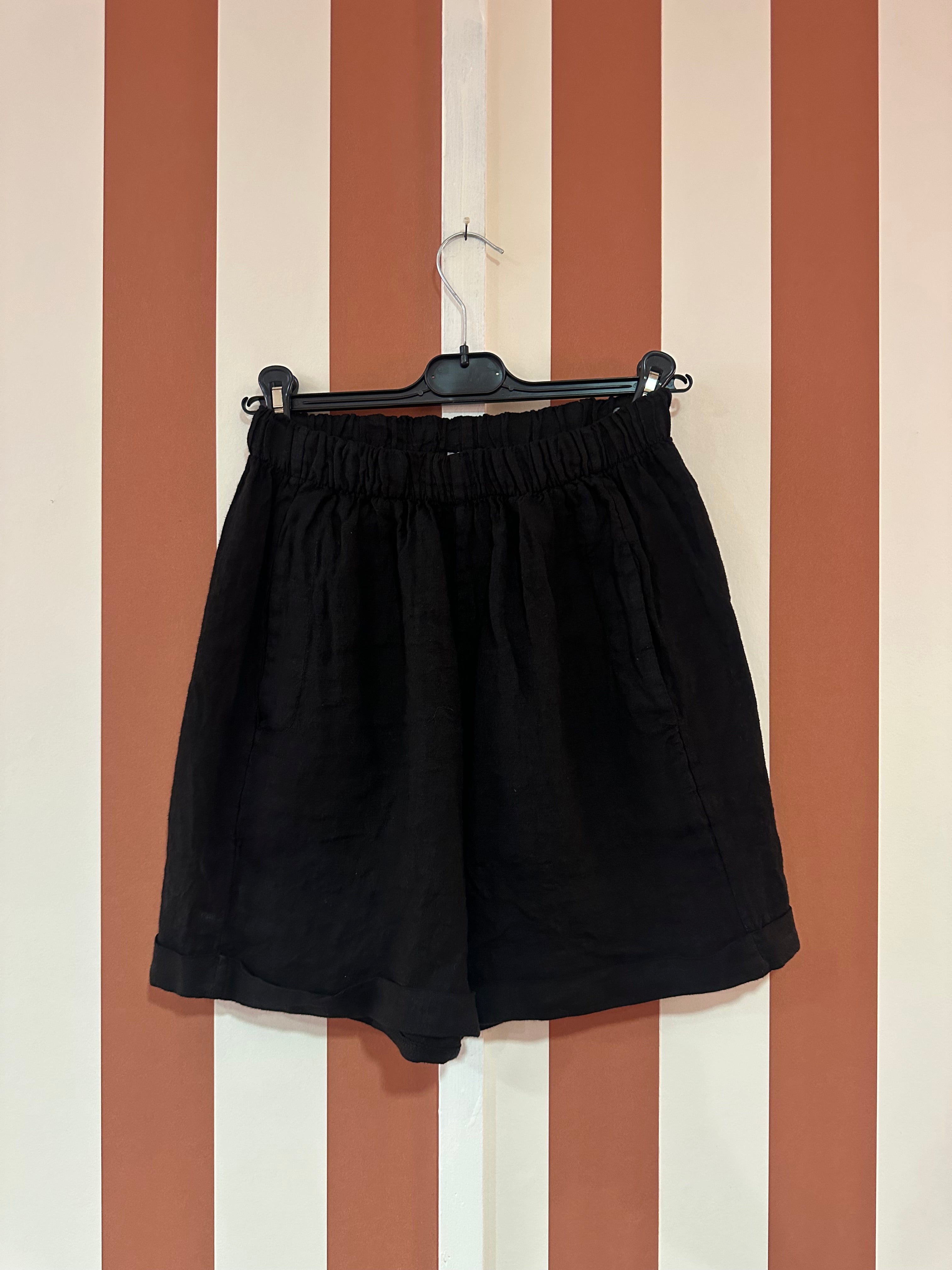 Bermudas Chiara en toile de lin noire