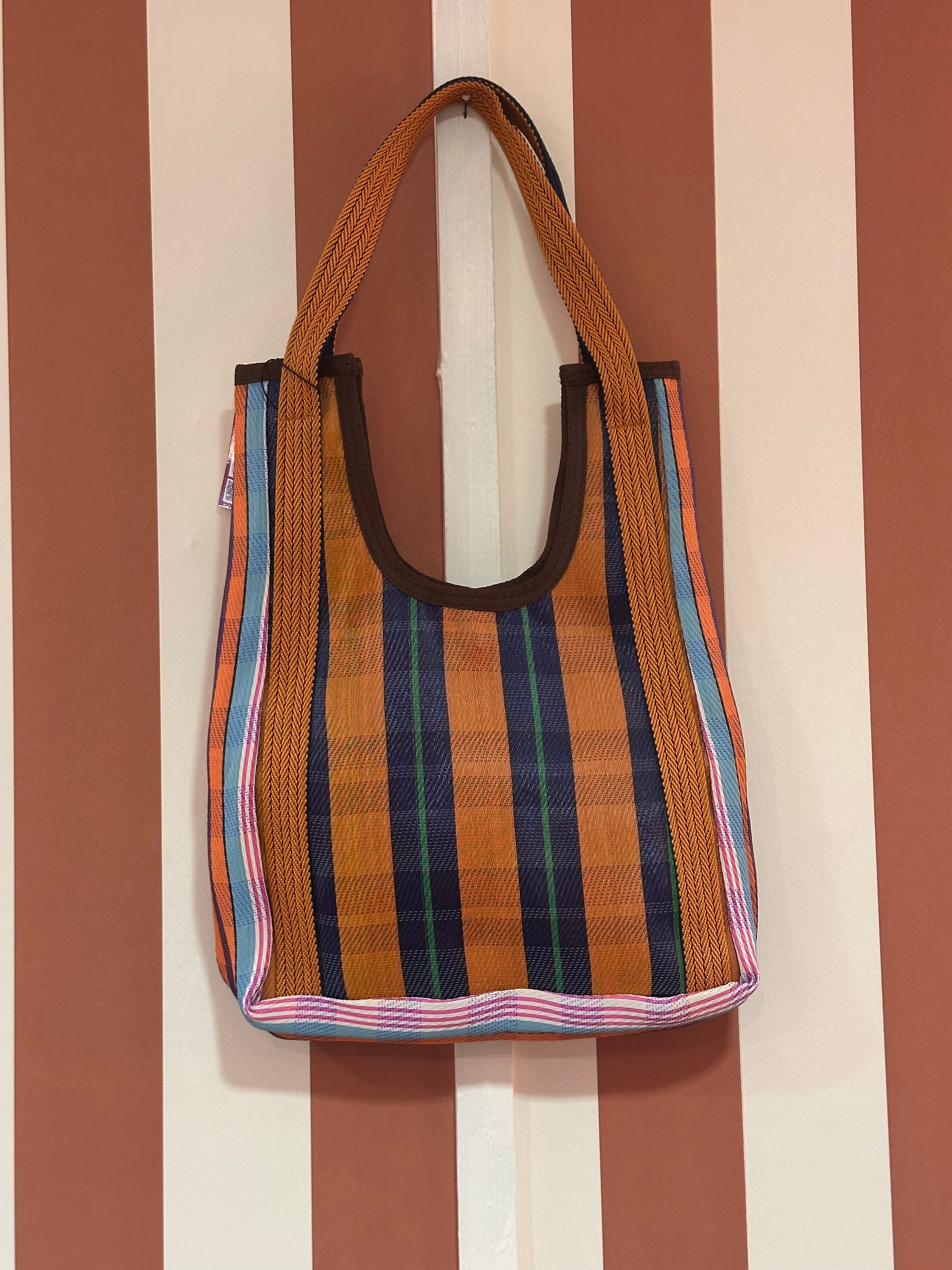 Sac à rayures porté épaule pièce unique