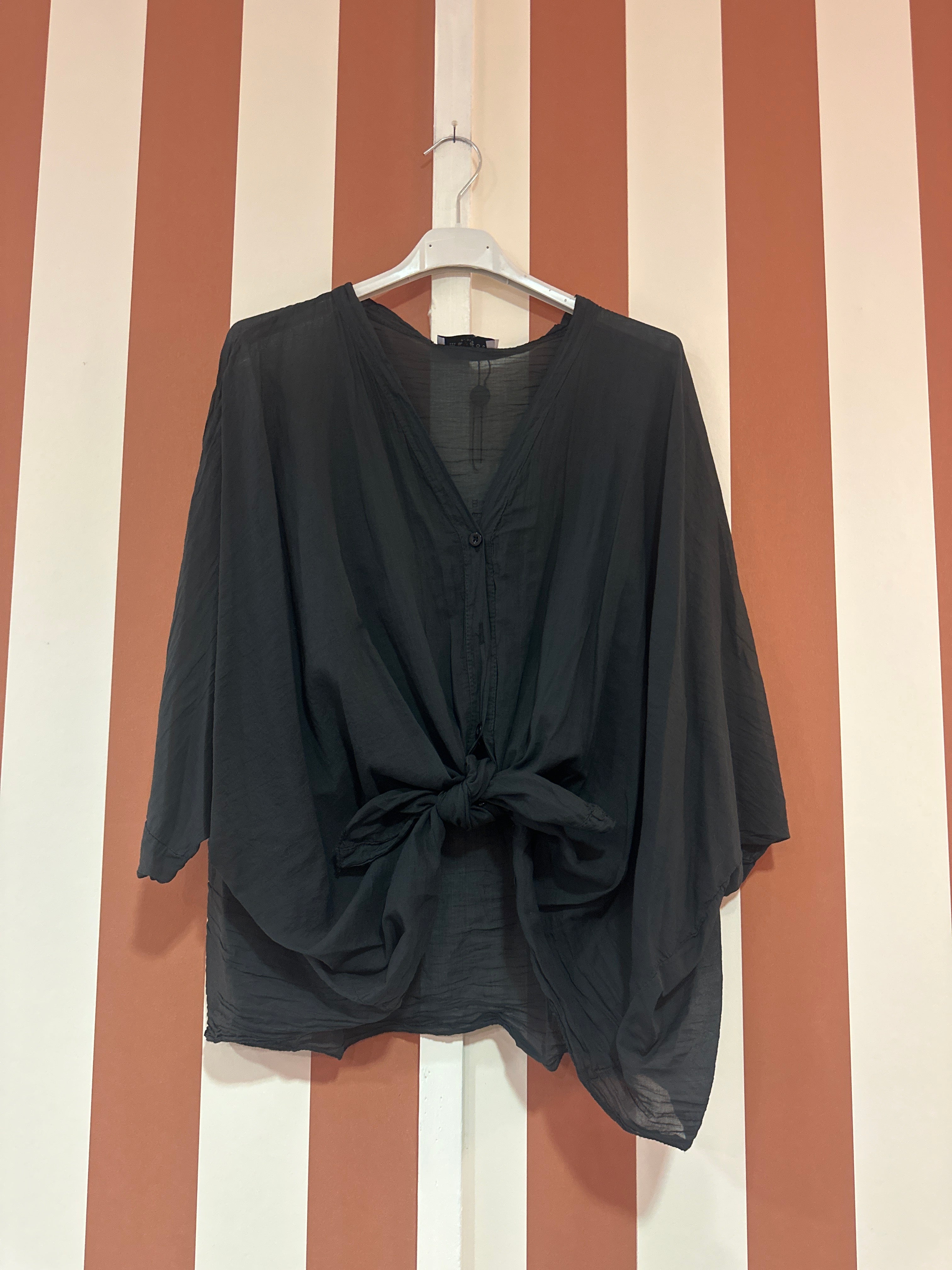 Chemise lize crop nouée en voile de coton noir