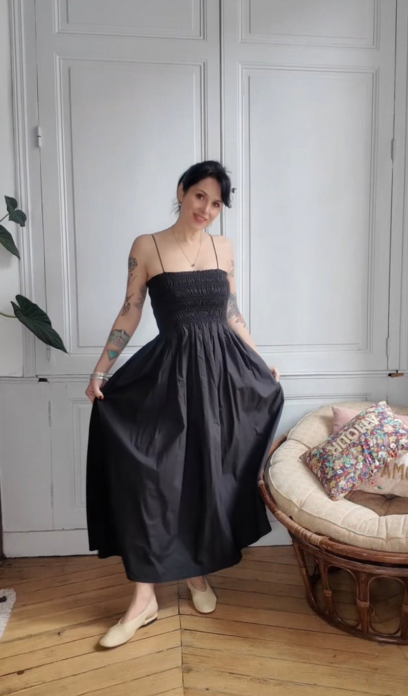 Robe bustier smocké en popeline de coton noire Belle Pièce