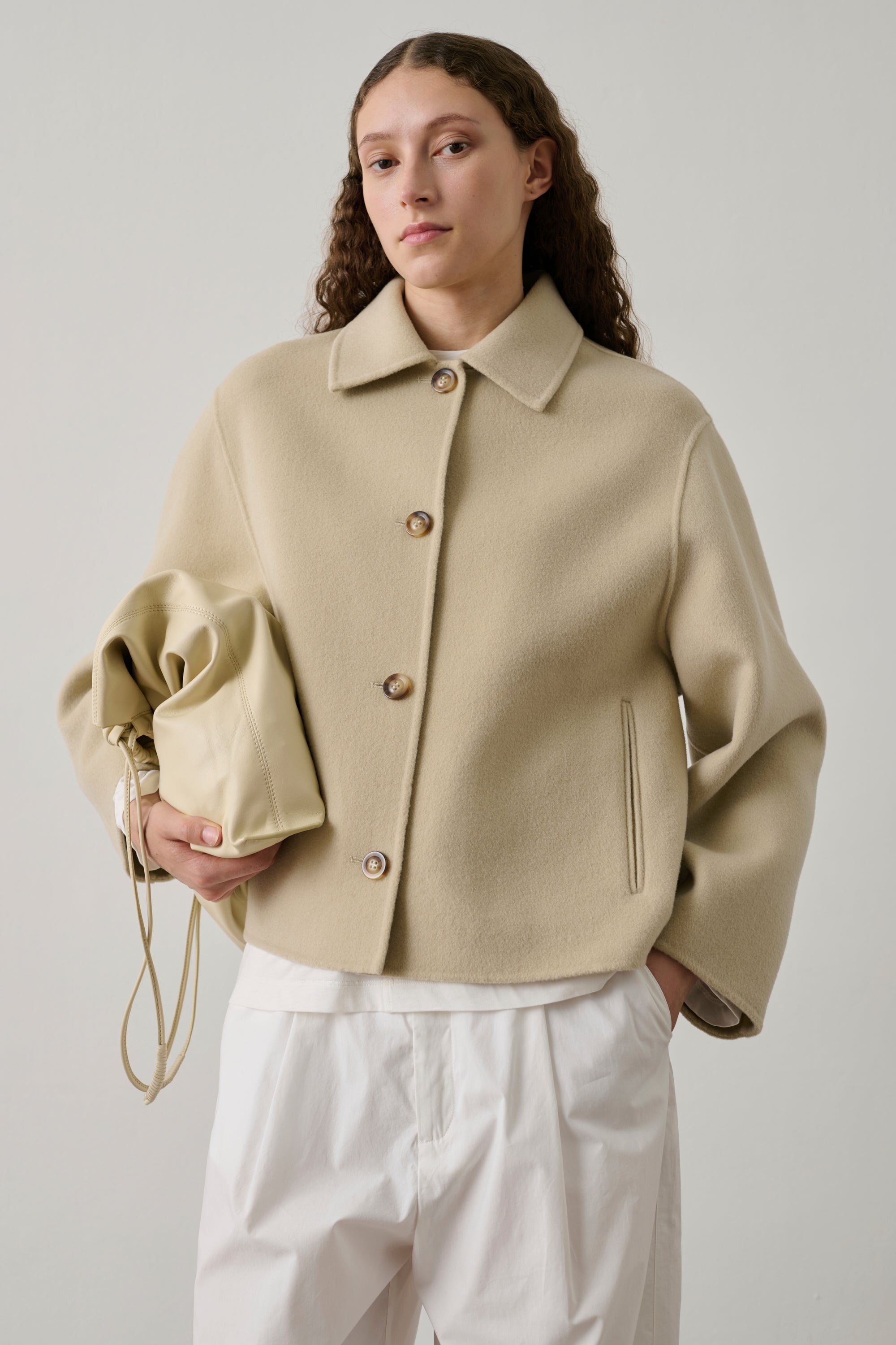 Manteau Gyoda court en laine double face Sœur
