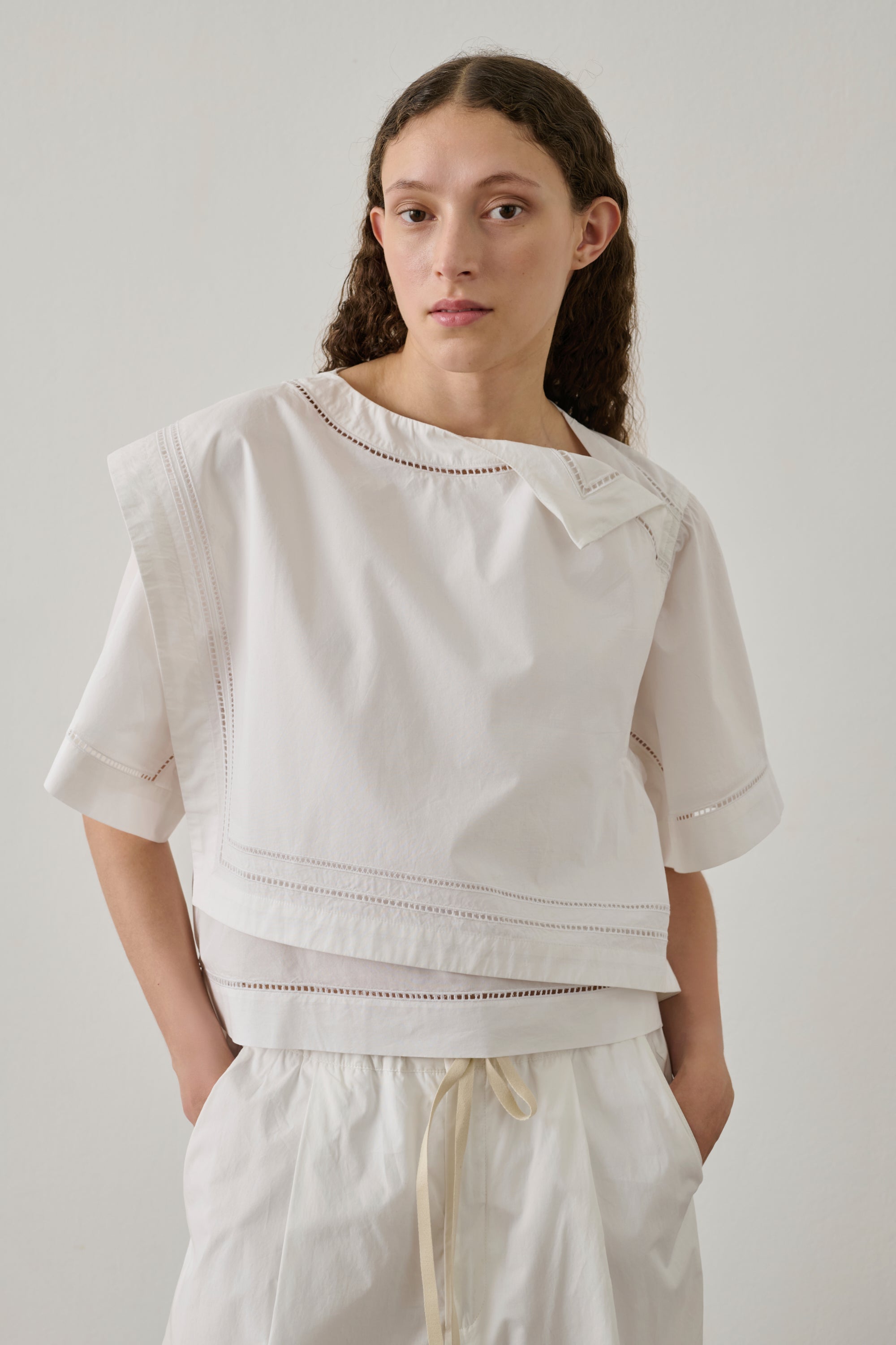 Blouse Irene asymétrique en coton brodé Sœur