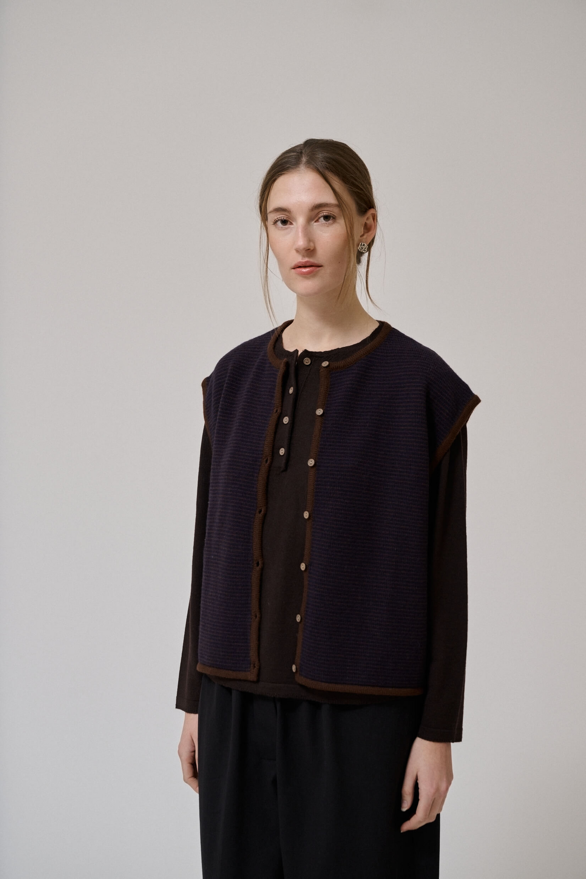 Gilet en laine mérinos tricoté Aya Anne-Mi