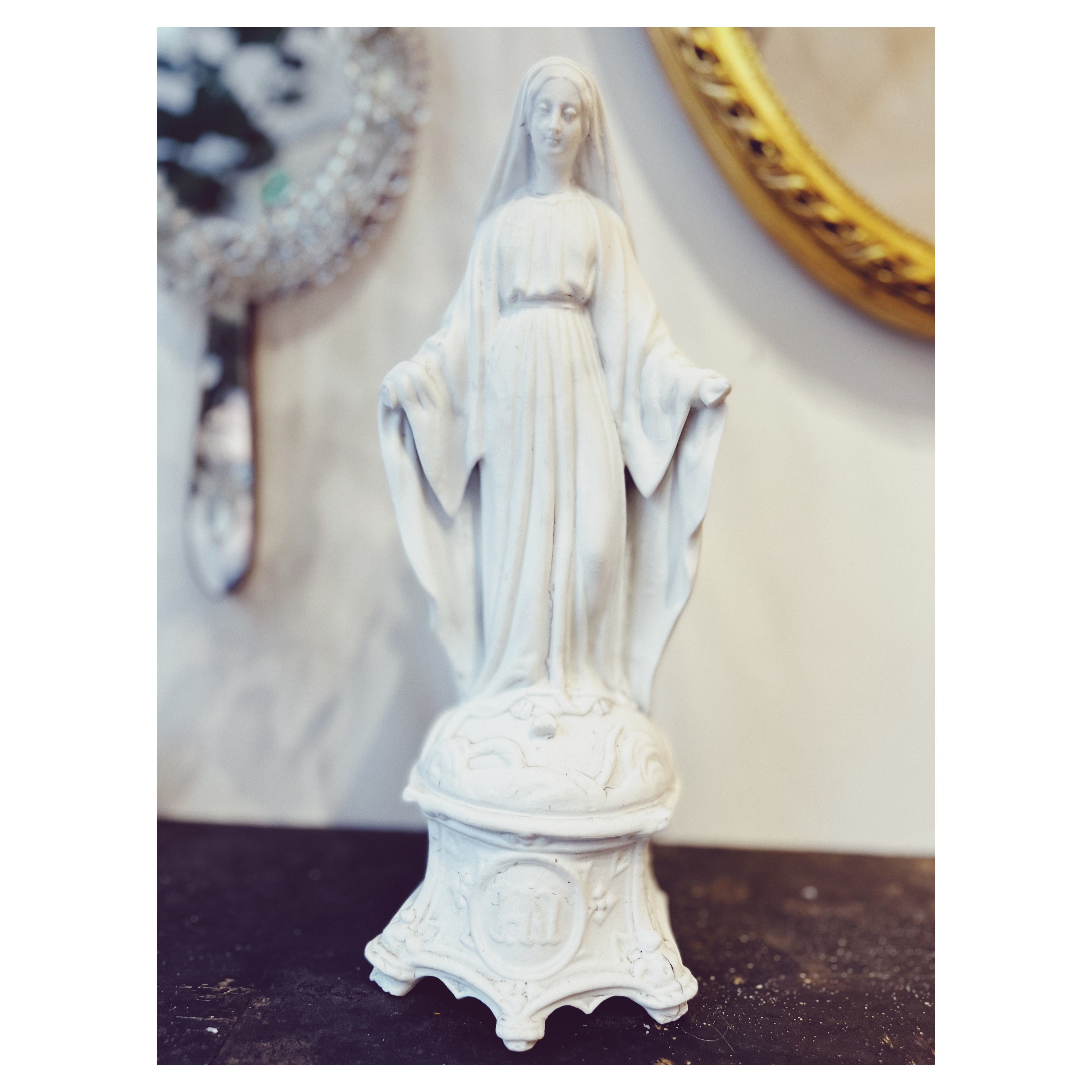 Vierge miraculeuse porcelaine biscuit